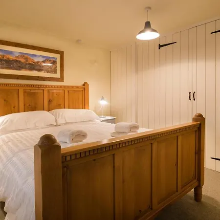 Sleeps 9 With Wifi