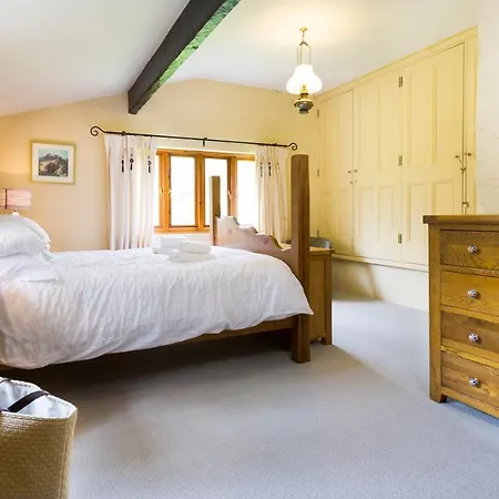 Sleeps 9 With Wifi Villa Kentmere
